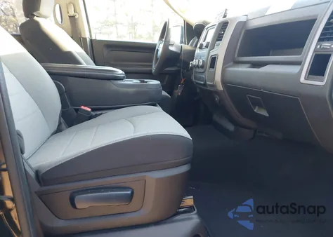 2021 Ram 1500 Classic Express 4X4 6'4 Box из США, поврежденный, VIN 1C6RR7FG6MS574341